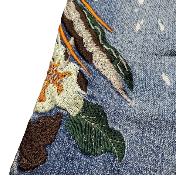 Vanilla star mid rise wide leg embroidered distressed and Embellished jeans sz 7 - Picture 8 of 14